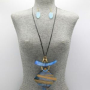 Teak Tortoise Pendant Necklace In Blue